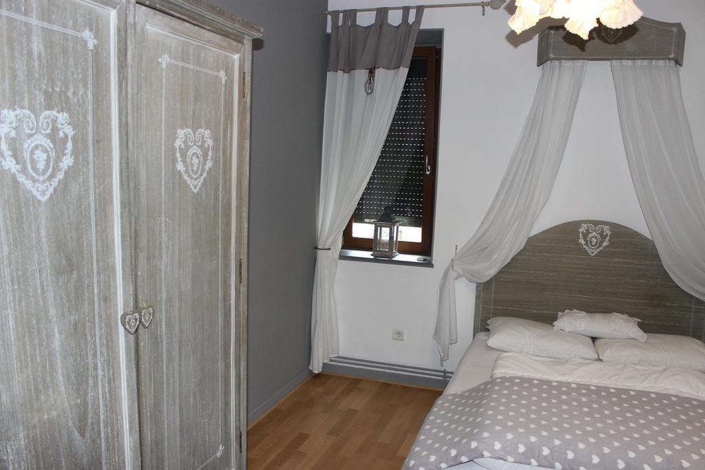 Gite Des 3 Chateaux Ribeauvillé Rum bild