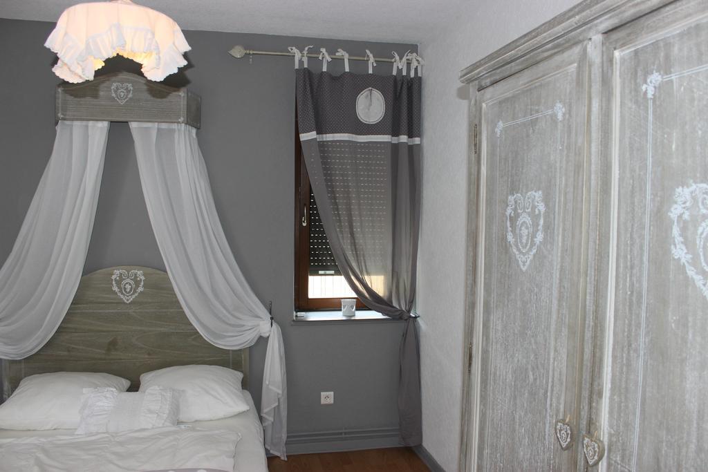 Gite Des 3 Chateaux Ribeauvillé Rum bild